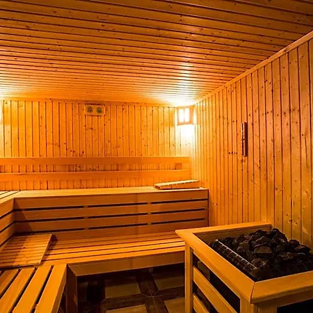Sunny Hills Ski&wellness Apartmanhotel 2*